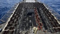 Американский крейсер задержал судно с крупной партией российского и китайского оружия